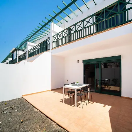 Comfy Holiday In Playa Blanca With Terrace Casa de Férias