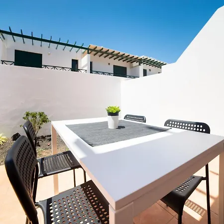 Comfy Holiday In Playa Blanca With Terrace Casa de Férias Playa Blanca (Lanzarote)